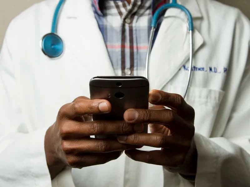 Supervision par l'infirmière diplômée d'État